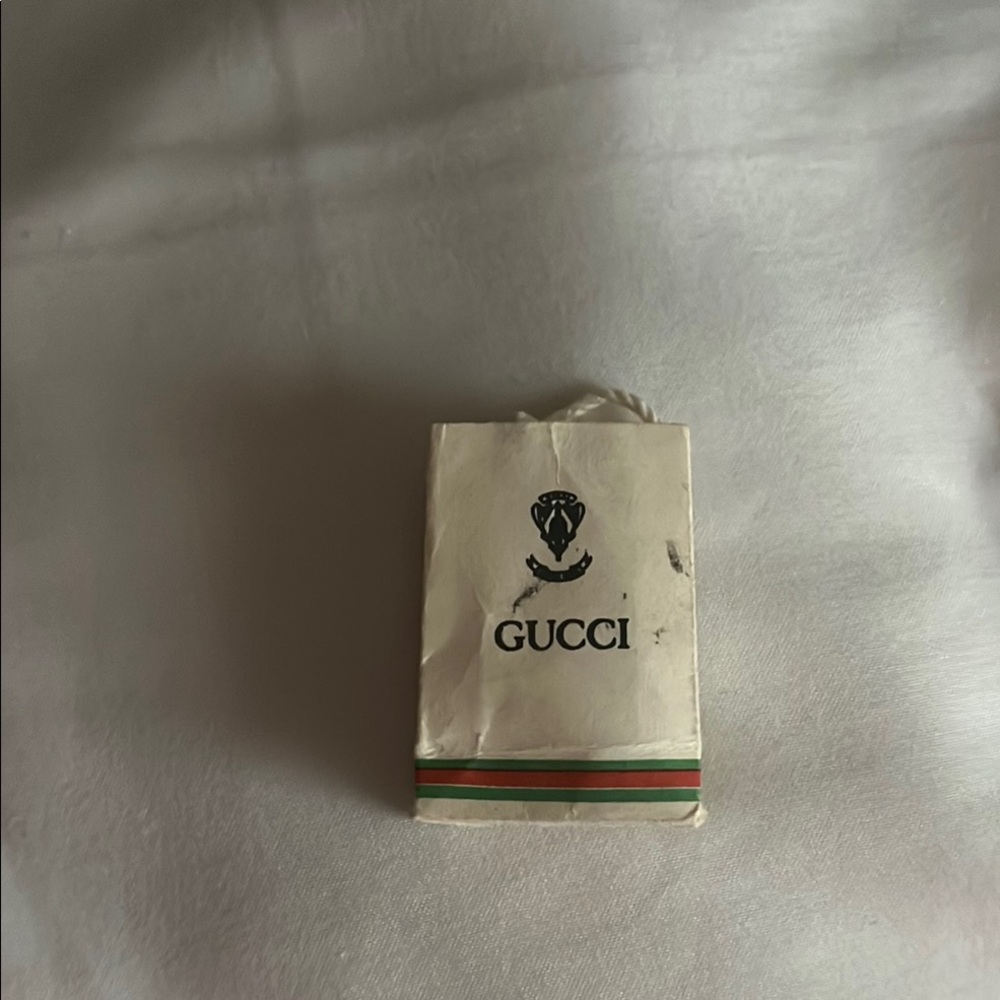 Gucci White and Green shop bag with handles. Vintage and aprox 1 1/4 in